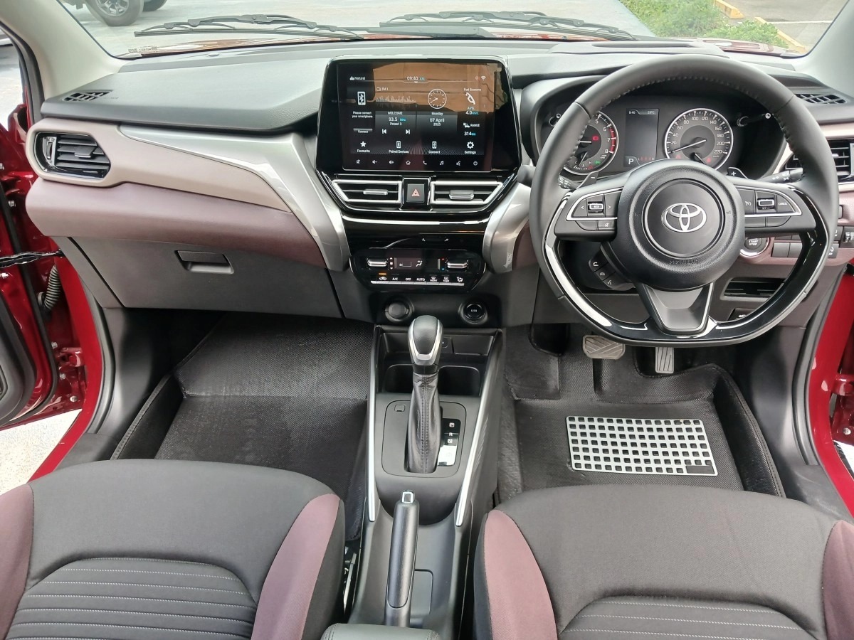 Toyota Urban Cruiser Taisor  V 1.0L Petrol AT Dual Tone - Image 4